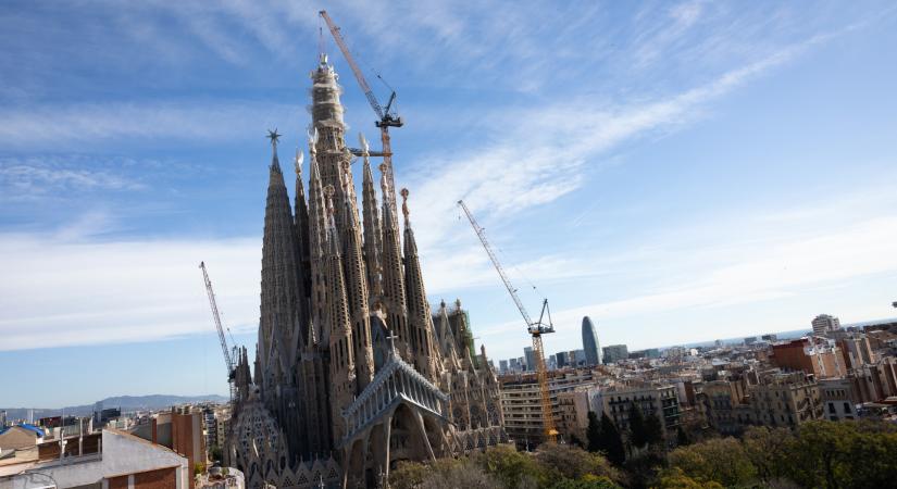 Helyére emelték az utolsó darabot: hivatalosan is ez lett a világ legmagasabb temploma