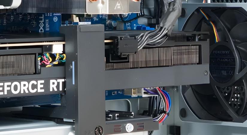 Ügyesen előzi meg a 12V-2x6 tápkonnektor leégését a Dell