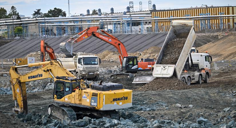 Már harmadik éve folyamatosan zuhannak a beruházások