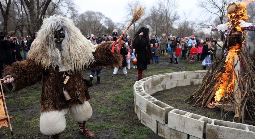 Mohácsi busókkal űzték el a telet a jelmezes felvonulók – fotók, videó