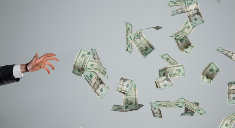 Elképesztő vagyont halmozott fel a magyar elit: inkább másra bízzák a kezelését