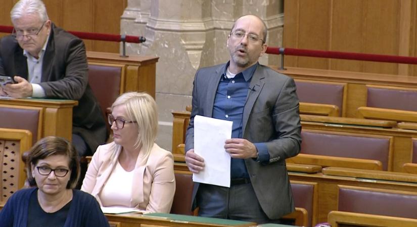 Váratlanul visszalépett a Fidesz csepeli mumusa