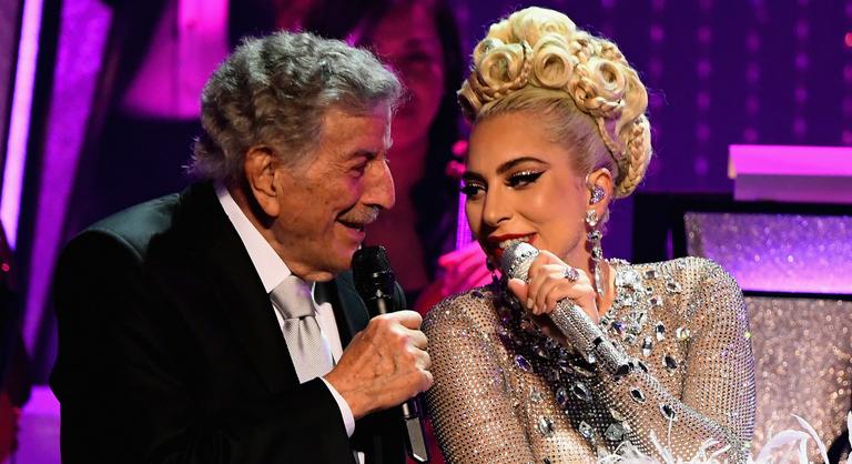 Lady Gaga megédesíti Tony Bennett demenciáját