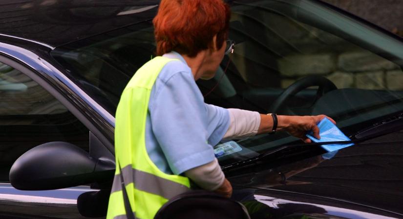 Te betartod az ötperces KRESZ-szabályt? Így lehet megúszni a kihágást, főleg, ha nincs, aki fülön csípjen