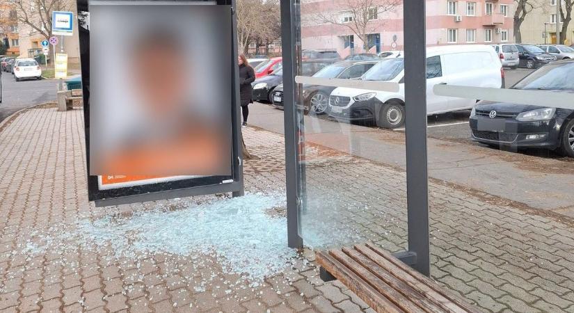 Rongálás vagy valami más történik Dunaújvárosban?