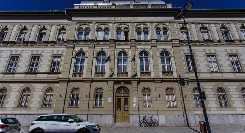 260 ezer forintot és 1.100 eurót kért kölcsön ismerősétől egy szombathelyi férfi, azzal, hogy megjavíttatja az autóját