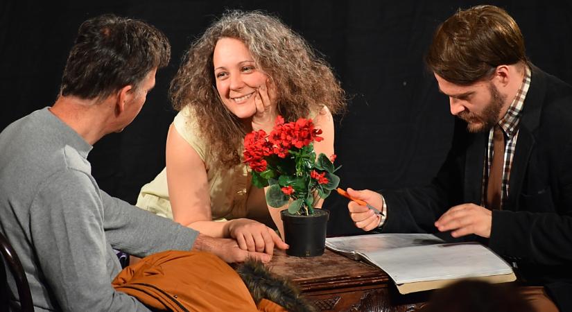 Szerelmi háromszög, munkahelyi mesék, eladott gyerekek: erős produkciókat kínált az Ugródeszka a debrecenieknek