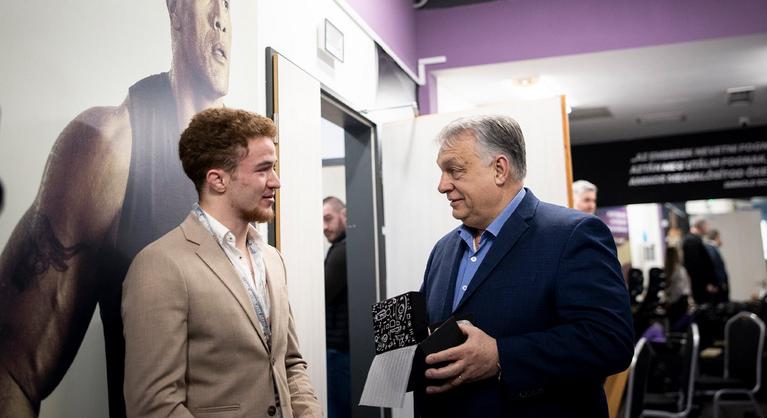 „B*zi vagyok” – Coming outolt az MMA-harcos, majd Orbán Viktor megvédte