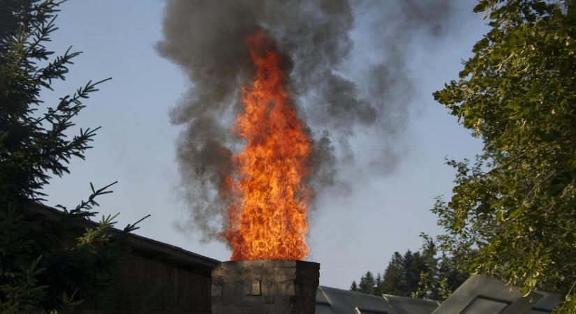 Hétvégi kéménytüzek: ha ilyen hangot hallasz, azonnal hívd a tűzoltókat!