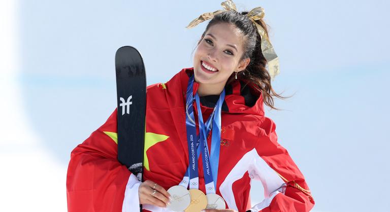 Győzelme után értesült Eileen Gu, az olimpia szépségkirálynője a tragédiáról, ezért záporoztak a könnyei