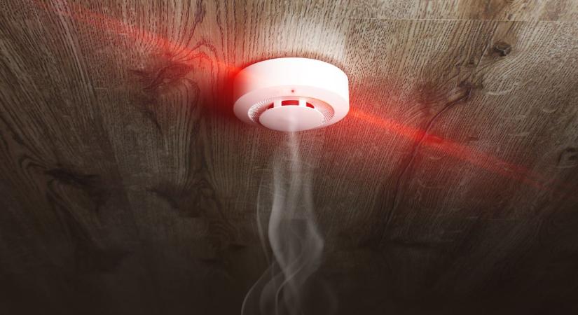 Szén-monoxid-mérgezés miatt riasztották a tűzoltókat, egy ember kórházba került