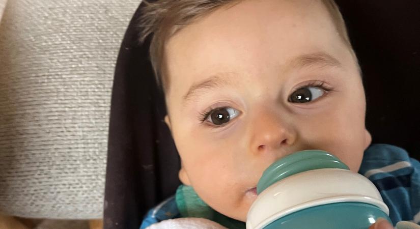 Már fejlesztik a gyógyszert a másfél éves Eriknek: a világon alig 40-en élnek a betegségével