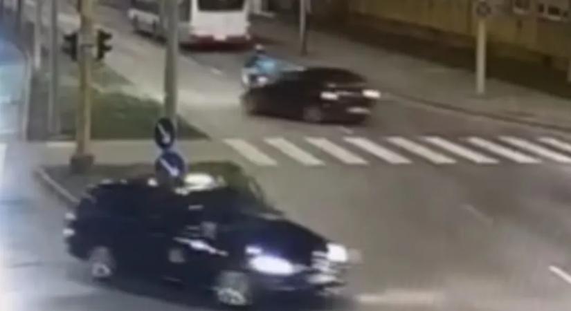 Ittasan motorost gázolt, megállás nélkül továbbhajtott az autós Székesfehérváron