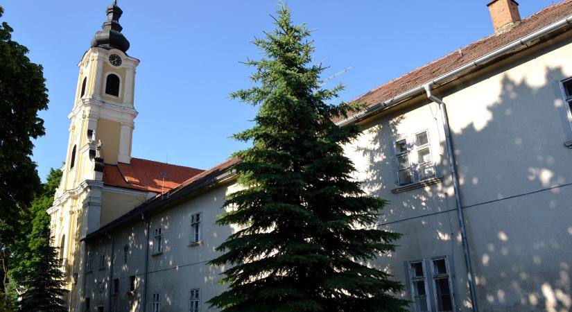 A szombati földrengés megrongálta a 350 éves bacsfai kegytemplomot