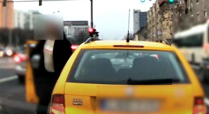 Buszsávban előzte a sort a bunkó, aztán ehhez is volt képe Budapesten