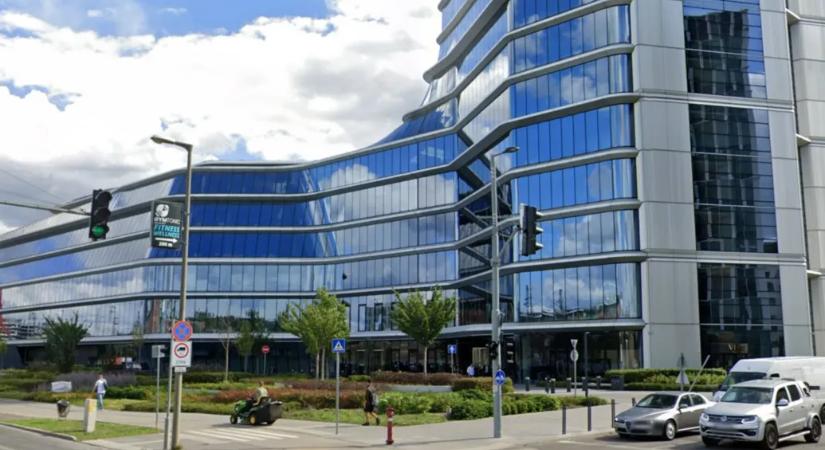 Késelésbe torkollott egy verekedés a MOL Campuson, egy ember életveszélyesen megsérült