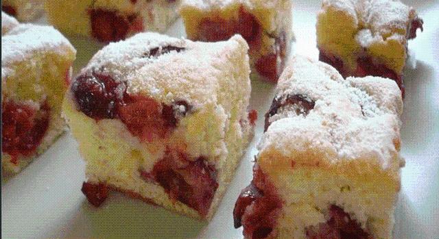 Ettől a hozzávalótól lesz puha másnap is a bögrés meggyes piskóta