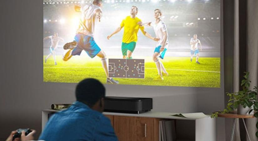 Centikről vetít óriási képet az új Epson projektor