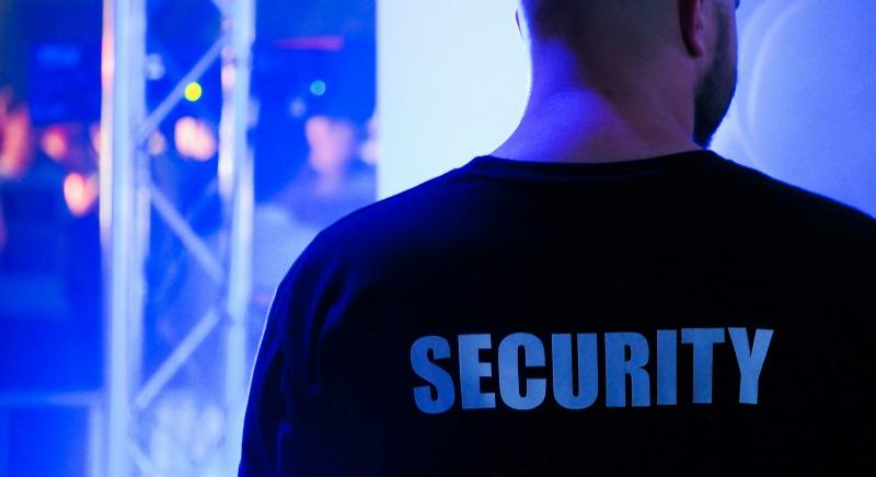 Lecsaptak az őrző-védőkre