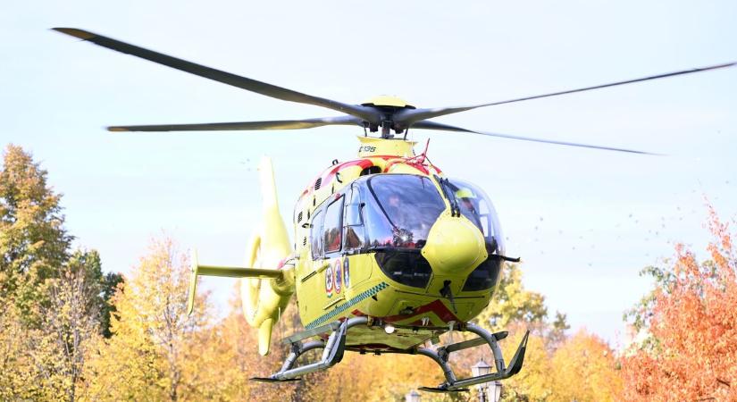 Iskolánál szállt le a mentőhelikopter Cegléden, sikertelen volt az életmentés