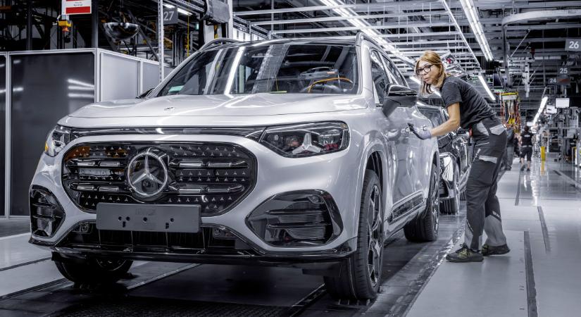 Félmillió forint extra pénzt kapnak a magyar Mercedes gyár dolgozói