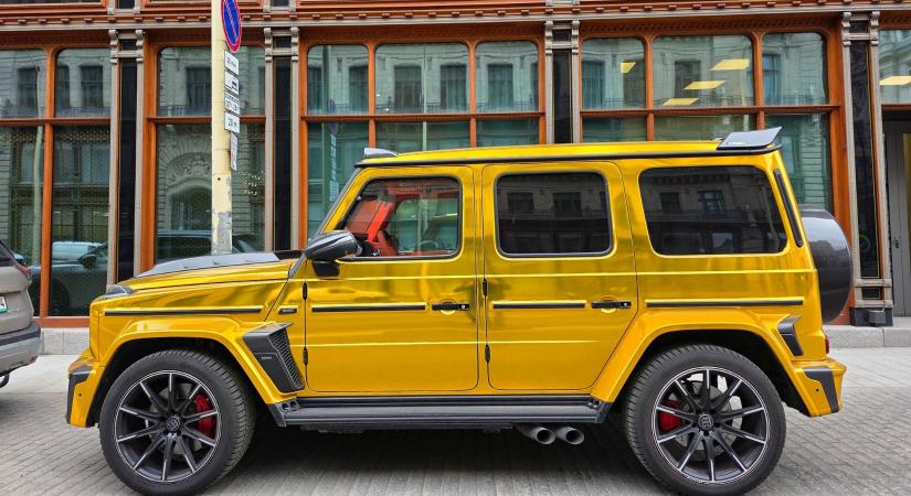 Olyan autó parkolt Budapesten, ami még Dubajban is ritkaság