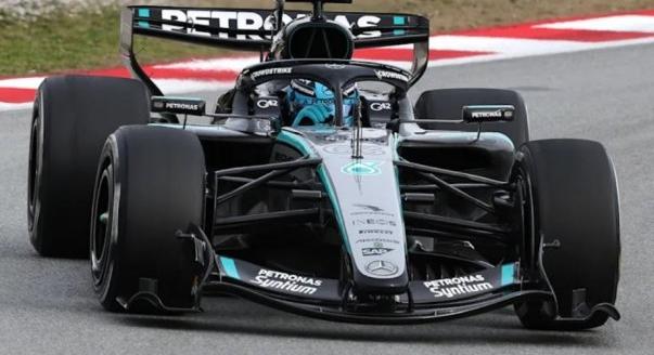 Russell: Nem olyan rossz ez, én élvezem!