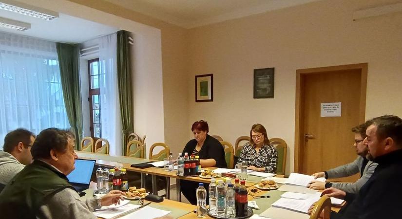 Letette esküjét Antal-Krachun Eszter, Bátaapáti új alpolgármestere (videó)