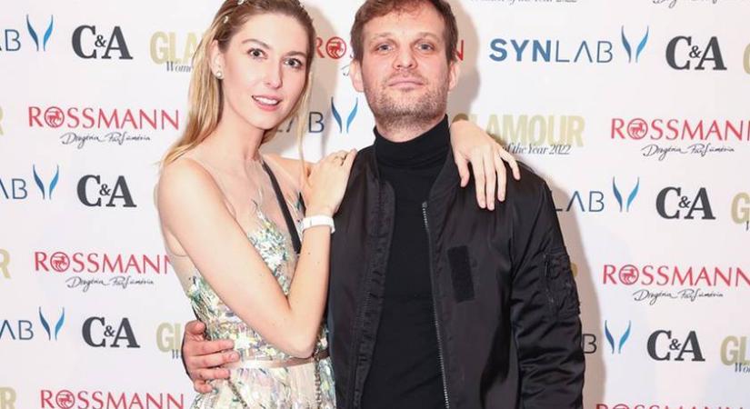 Dallos Bogi és Puskás Peti fia szőke kis kisherceg volt Londonban: a 3 éves Ábel nagyot nőtt