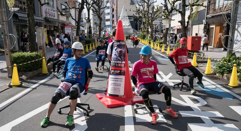 „Ez a sport az élet metaforája” – A japán irodaszék-bajnokság növekvő népszerűségnek örvend