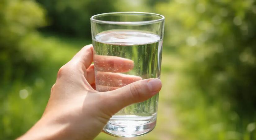 A szakértő megerősítette: Ennyi vizet kellene innunk egy nap