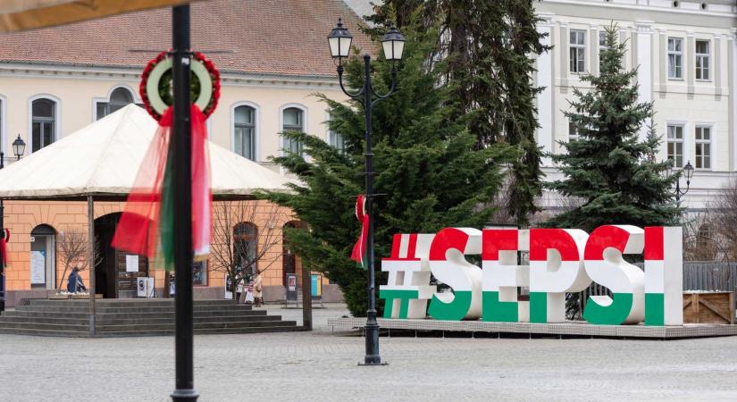 „A márciusi ifjakkal lógtam” – Forradalmi szónokverseny sepsiszentgyörgyi fiataloknak