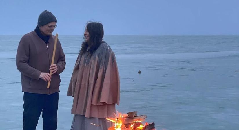 A befagyott Balatonon dalolt Palya Bea