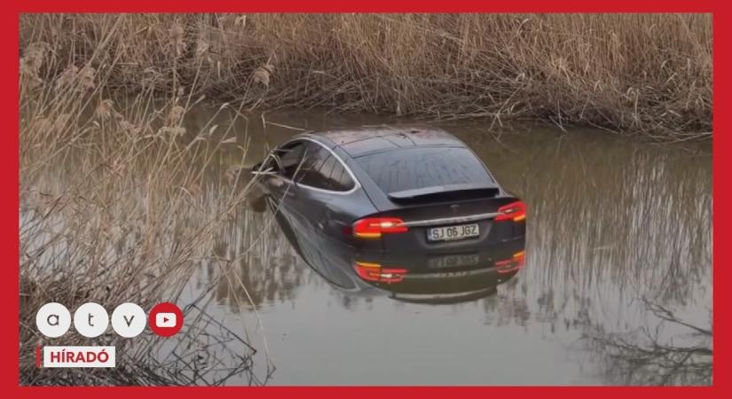 Megszólalt a Tesla sofőrje, aki belehajtott a folyóba – ez történt valójában
