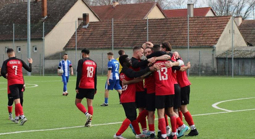 Tizenhat gólt szerzett a baranyai csapat hétvégén