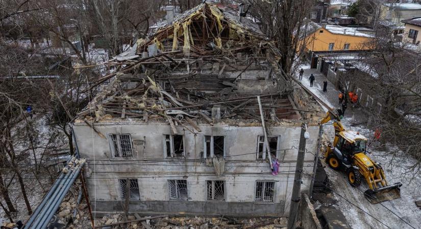 Egy ember meghalt, 15 ember megsérült – Támadás érte Ukrajnát