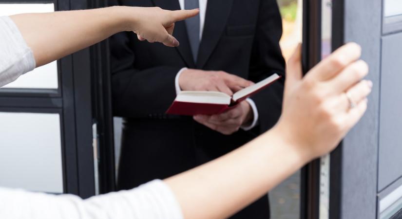 Késsel támadt egy férfi Jehova Tanúi közösség tagjaira Németországban