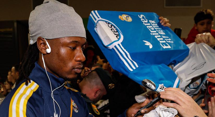 Lehet, hogy már az új csapata mezében látjuk Eduardo Camavingát?