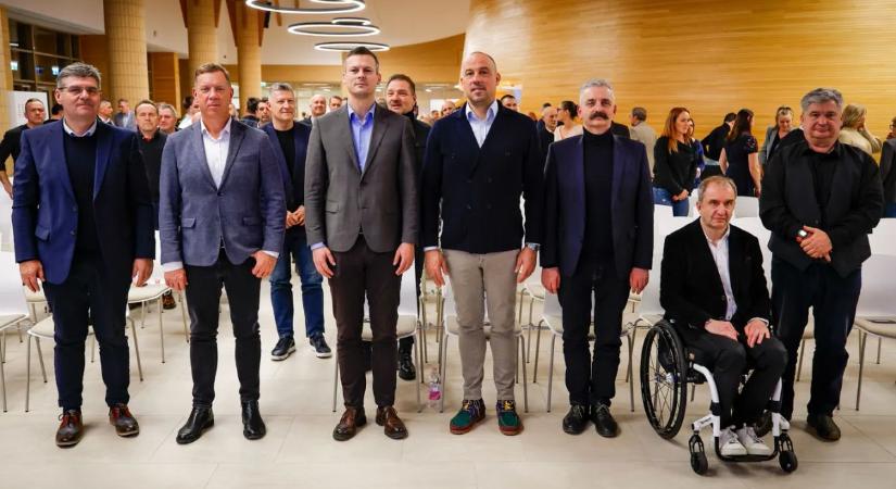 Közel háromszáz milliárd támogatás