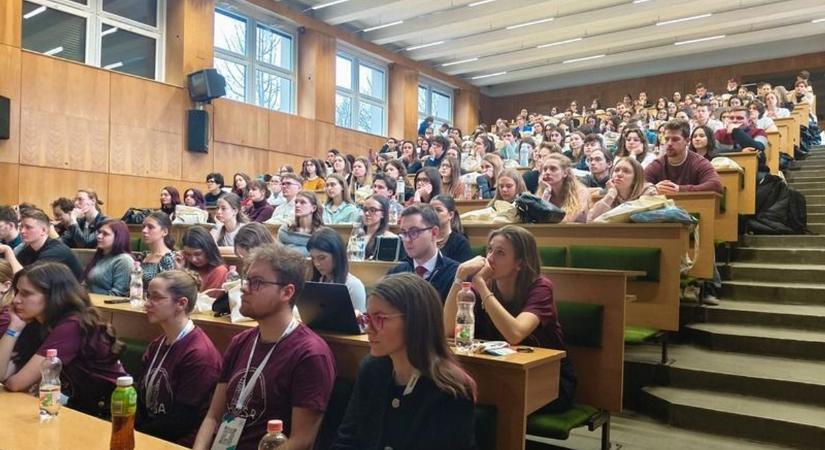 Gyógyszerésztudományi fórumnak adott otthont Debrecen