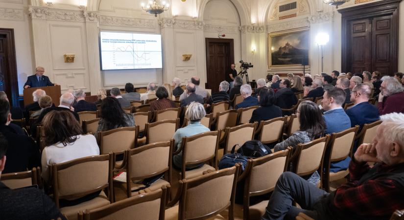 Kiszámolták, mennyibe kerülne Magyarországnak a Huxit