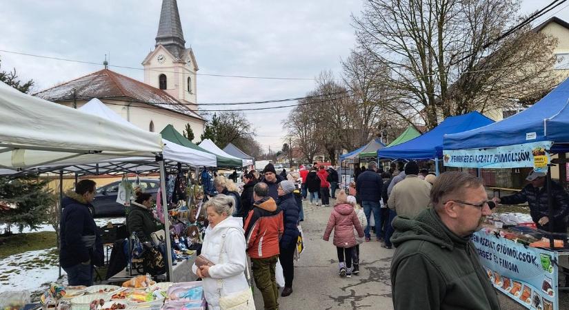 Beindult az ecsegi vásárok sora a hétvégén - fotók!