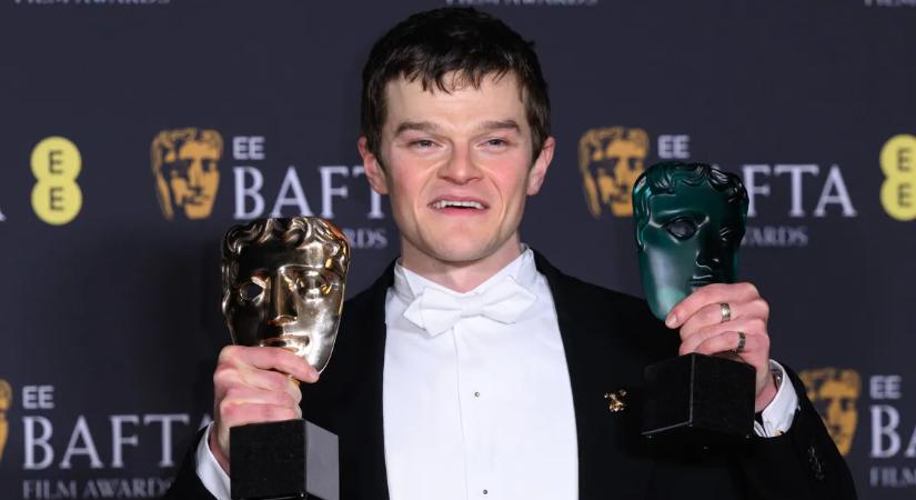 Ki az a férfi, aki legyőzte Leonardo DiCapriót és Timothée Chalamet-t?