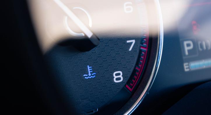 Ha sokáig látod ezt a kék jelet a műszerfalon, akkor kezdhetsz aggódni