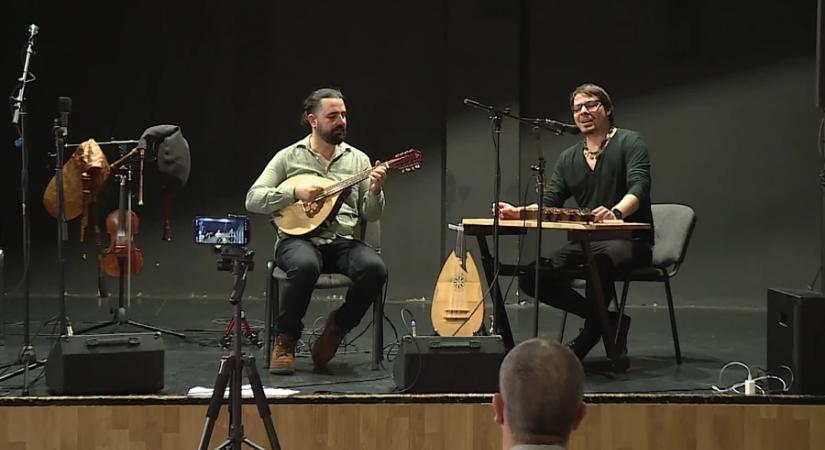 Népzenei koncert moldvai táncházzal