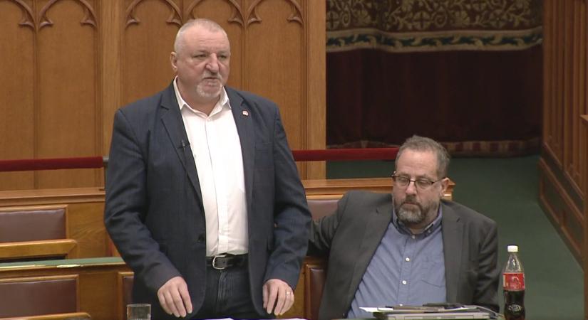 A kispártok többsége belenyugodott, hogy nem maradnak benn a parlamentben, de remélik, Orbán se lesz áprilistól miniszterelnök