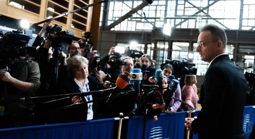 Szijjártó Péter: Magyar és szlovák katonákat akarnak Ukrajnába küldeni