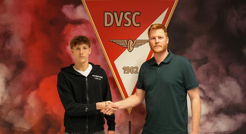 Labdarúgás: két játékos kapott profi szerződést a Lokitól