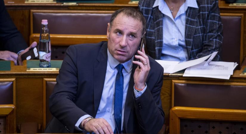 Boldog István krumpliosztással vádolta meg Magyar Pétert, de rajtamaradt a fotóján az AI-vízjel