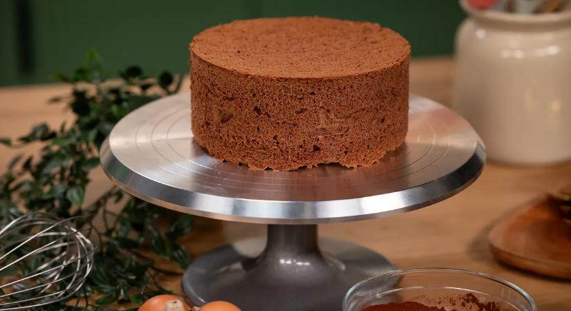 Ez az elronthatatlan kakaós piskóta lesz a legjobb tortaalap!